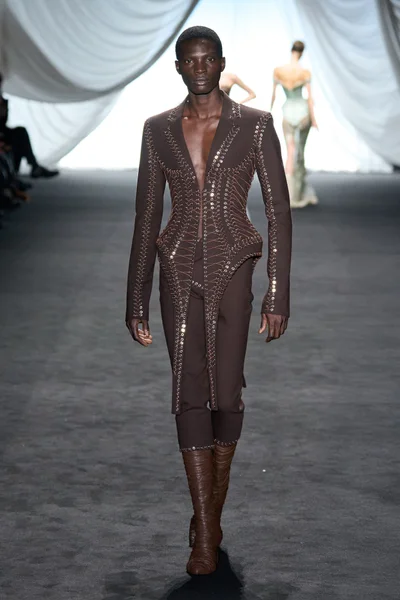 Look 3